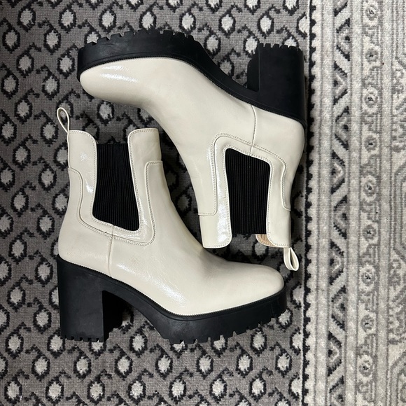 White booties - Picture 1 of 1